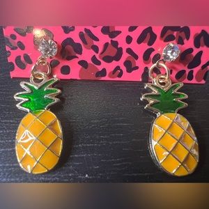 🍍NWT! Pineapple Expresss Earrings